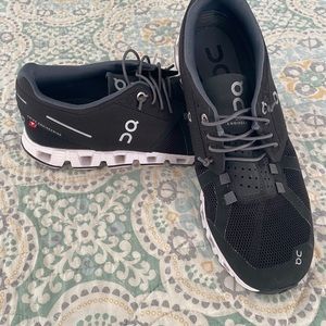 On Cloud women’s 8